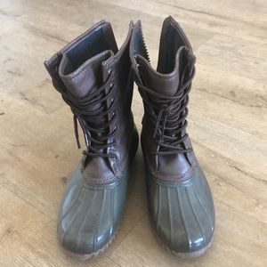 Zip up duck boots